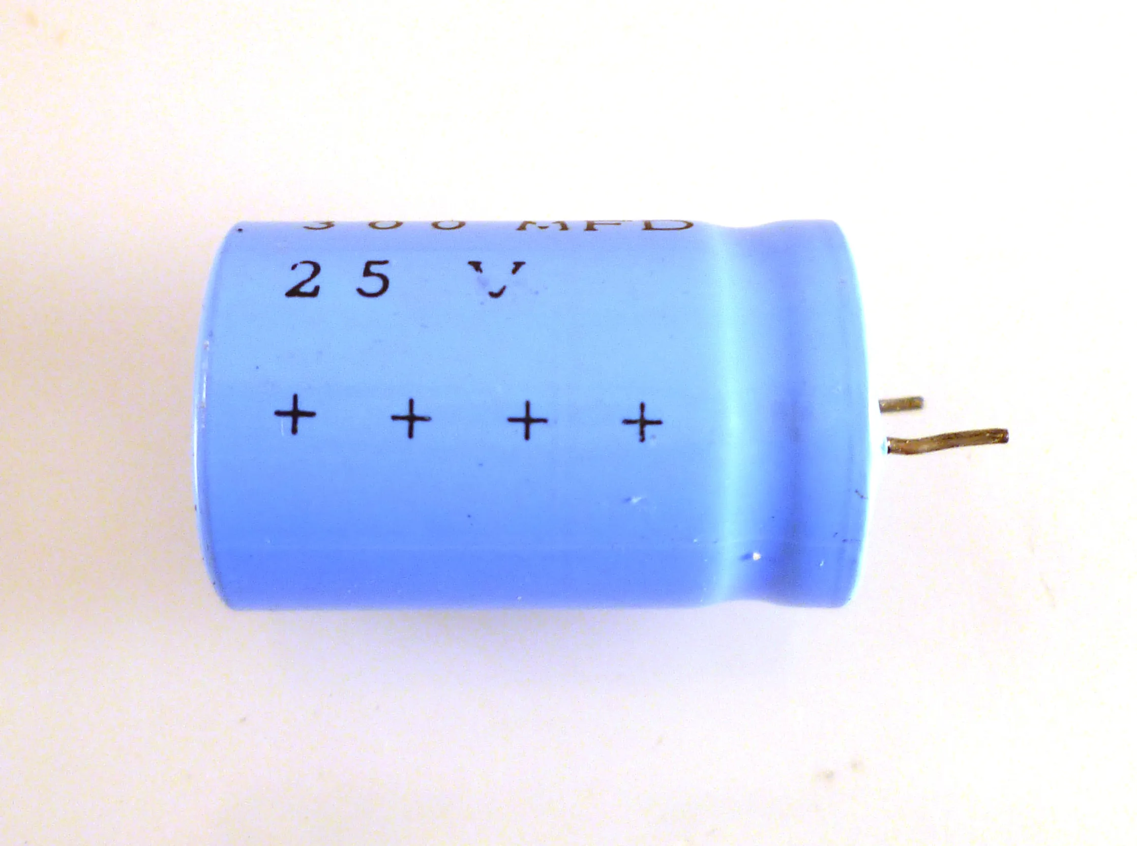 KAPCO Electrolytic Capacitor 300uF 25V 25x16mm Pitch 12mm OL0439A - Image 3