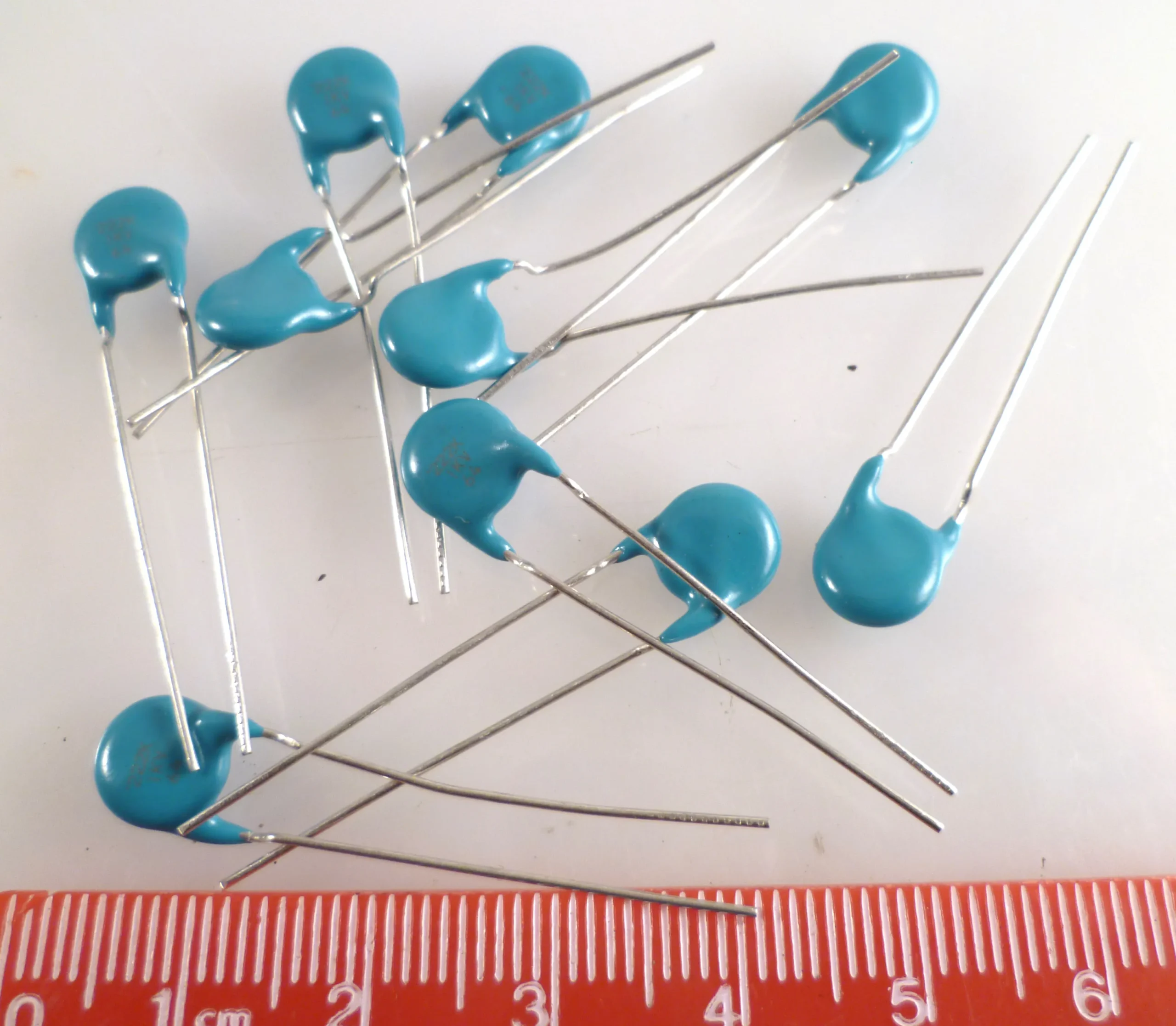 Murata DEBB33A222KA2B Ceramic Disc Capacitors 2.2nF 1KV 10 Pieces MBG001B - Image 3