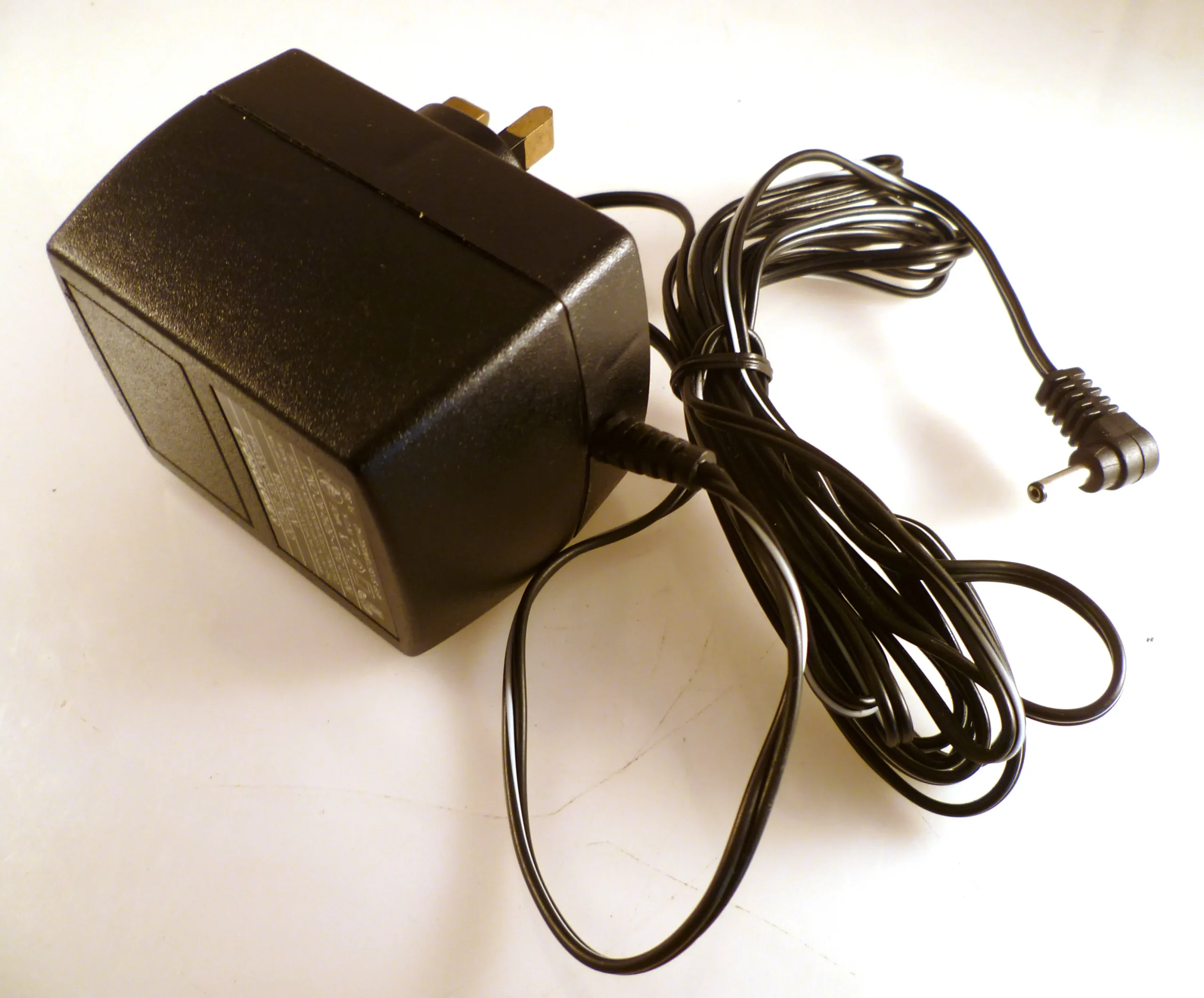 Motorola NTN7053A UK 3 Pin 240VAC In-12VDC 300mA Out Adapter OL0700A - Image 4