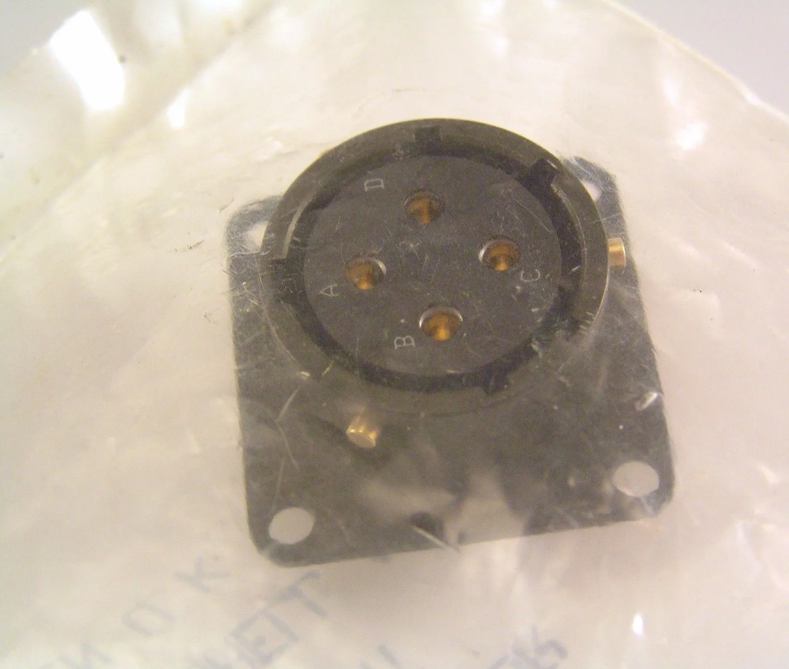 Amphenol 62GB-12E14-04SN 4 Way Chassis Mount Socket MBG010B - Image 4
