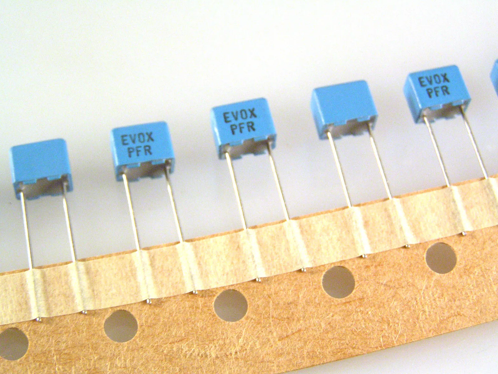 Evox Rifa PFR Polypropylene Film Capacitor 680pF 63VDC 5% Tol 10 Pieces OL0428 - Image 3