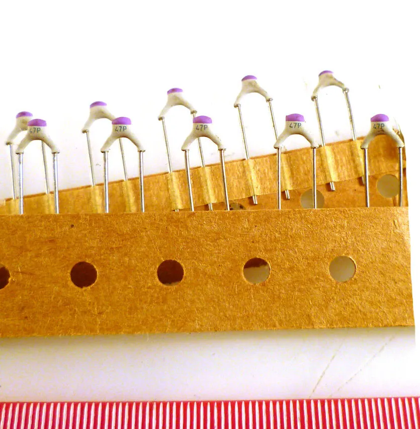 Philips 2222 679 58479 Mini Ceramic Plate Capacitor 47pF 100V 10 Pieces MBD017D - Image 2